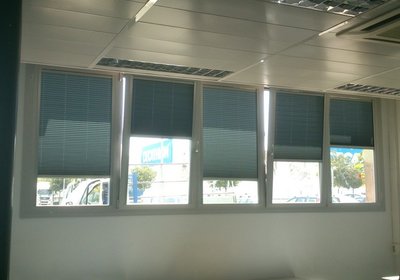 Okenné sieťky IPOS 22 v kancelárii