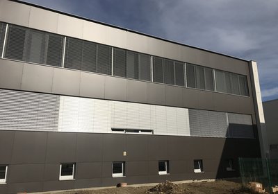 Exteriérové žalúzie K-system - Mestská knižnica, Žiar nad Hronom