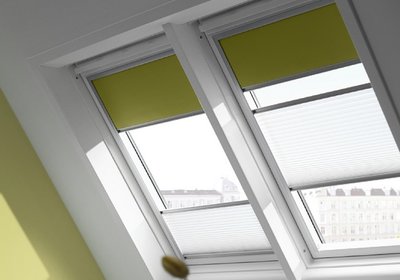 Interiérové rolety s kazetou  pre strešné okná zelená