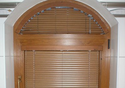 Interiérové žalúzie K-design drevené polokruhovej okno