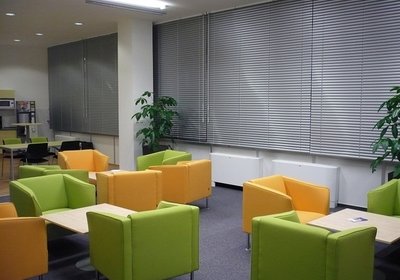 Interiérové žalúzie Diplomat 50 v kancelári