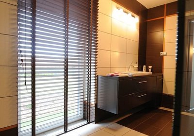 Interiérové horizontálne Bambusové žalúzie kúpeľňa