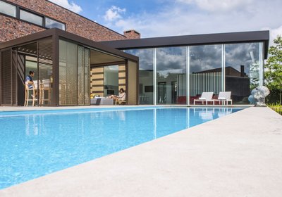 Bioklimatická pergola s bočným presklením