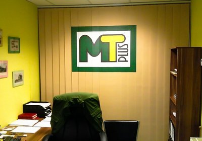 Vertikálne žalúzie s potlačou logo firmy