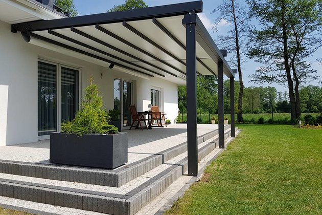 Pergola s výsuvnou strechou